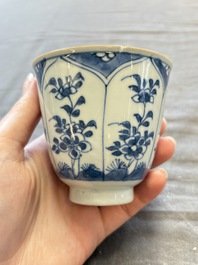 A large collection of 25 sets of Chinese blue, white and Imari-style cups and saucers, Kangxi/Qianlong