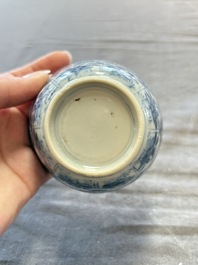A large collection of 25 sets of Chinese blue, white and Imari-style cups and saucers, Kangxi/Qianlong