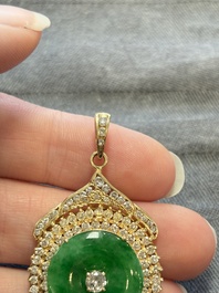 A diamond- and jadeite-inlaid gold pendant, 20th C.