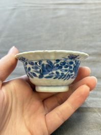 A large collection of 25 sets of Chinese blue, white and Imari-style cups and saucers, Kangxi/Qianlong