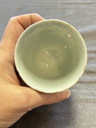 A large collection of 33 Chinese blue, white and Imari-style cups and 43 saucers, 17/19th C.