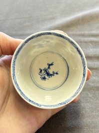 A large collection of 33 Chinese blue, white and Imari-style cups and 43 saucers, 17/19th C.