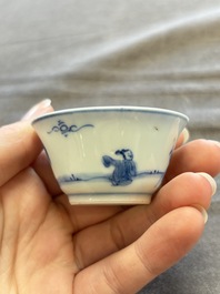 A large collection of 33 Chinese blue, white and Imari-style cups and 43 saucers, 17/19th C.