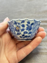 A large collection of 25 sets of Chinese blue, white and Imari-style cups and saucers, Kangxi/Qianlong