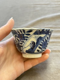 A large collection of 33 Chinese blue, white and Imari-style cups and 43 saucers, 17/19th C.