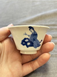 A large collection of 33 Chinese blue, white and Imari-style cups and 43 saucers, 17/19th C.
