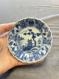 A large collection of 33 Chinese blue, white and Imari-style cups and 43 saucers, 17/19th C.