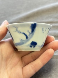 A large collection of 33 Chinese blue, white and Imari-style cups and 43 saucers, 17/19th C.