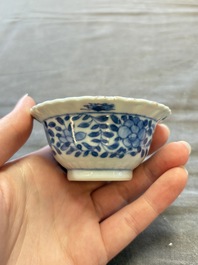 A large collection of 25 sets of Chinese blue, white and Imari-style cups and saucers, Kangxi/Qianlong