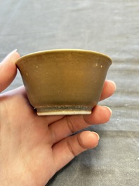 A large collection of 25 sets of Chinese blue, white and Imari-style cups and saucers, Kangxi/Qianlong