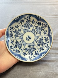 A large collection of 25 sets of Chinese blue, white and Imari-style cups and saucers, Kangxi/Qianlong
