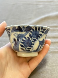 A large collection of 33 Chinese blue, white and Imari-style cups and 43 saucers, 17/19th C.