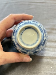 A large collection of 25 sets of Chinese blue, white and Imari-style cups and saucers, Kangxi/Qianlong