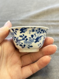 A large collection of 33 Chinese blue, white and Imari-style cups and 43 saucers, 17/19th C.