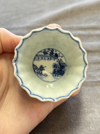 A large collection of 33 Chinese blue, white and Imari-style cups and 43 saucers, 17/19th C.