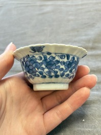 A large collection of 25 sets of Chinese blue, white and Imari-style cups and saucers, Kangxi/Qianlong