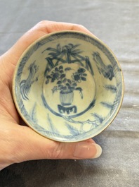 A large collection of 25 sets of Chinese blue, white and Imari-style cups and saucers, Kangxi/Qianlong