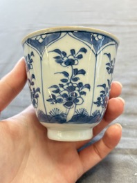A large collection of 25 sets of Chinese blue, white and Imari-style cups and saucers, Kangxi/Qianlong