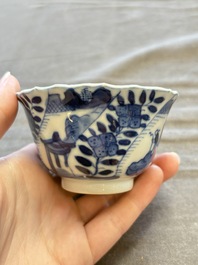 A large collection of 33 Chinese blue, white and Imari-style cups and 43 saucers, 17/19th C.