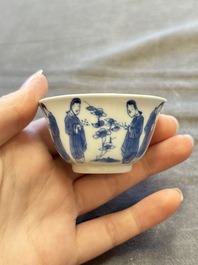 A large collection of 33 Chinese blue, white and Imari-style cups and 43 saucers, 17/19th C.