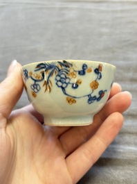 A large collection of 25 sets of Chinese blue, white and Imari-style cups and saucers, Kangxi/Qianlong