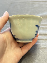 A large collection of 33 Chinese blue, white and Imari-style cups and 43 saucers, 17/19th C.