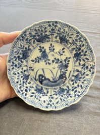 A large collection of 33 Chinese blue, white and Imari-style cups and 43 saucers, 17/19th C.