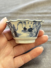 A large collection of 33 Chinese blue, white and Imari-style cups and 43 saucers, 17/19th C.
