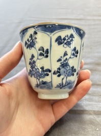 A large collection of 25 sets of Chinese blue, white and Imari-style cups and saucers, Kangxi/Qianlong