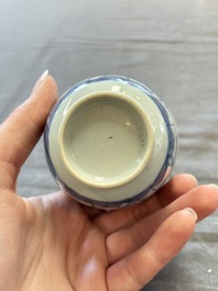 A large collection of 25 sets of Chinese blue, white and Imari-style cups and saucers, Kangxi/Qianlong