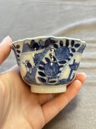 A large collection of 33 Chinese blue, white and Imari-style cups and 43 saucers, 17/19th C.