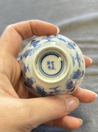 A large collection of 33 Chinese blue, white and Imari-style cups and 43 saucers, 17/19th C.