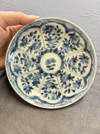 A large collection of 33 Chinese blue, white and Imari-style cups and 43 saucers, 17/19th C.