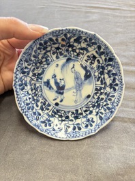A large collection of 33 Chinese blue, white and Imari-style cups and 43 saucers, 17/19th C.