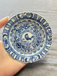 A large collection of 25 sets of Chinese blue, white and Imari-style cups and saucers, Kangxi/Qianlong
