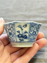 A large collection of 25 sets of Chinese blue, white and Imari-style cups and saucers, Kangxi/Qianlong