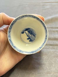 A large collection of 33 Chinese blue, white and Imari-style cups and 43 saucers, 17/19th C.