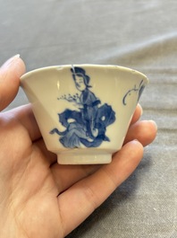 A large collection of 33 Chinese blue, white and Imari-style cups and 43 saucers, 17/19th C.