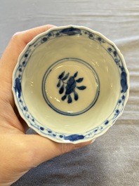 A large collection of 33 Chinese blue, white and Imari-style cups and 43 saucers, 17/19th C.