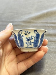 A large collection of 33 Chinese blue, white and Imari-style cups and 43 saucers, 17/19th C.
