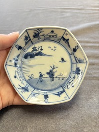 A large collection of 33 Chinese blue, white and Imari-style cups and 43 saucers, 17/19th C.