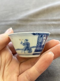 A large collection of 33 Chinese blue, white and Imari-style cups and 43 saucers, 17/19th C.