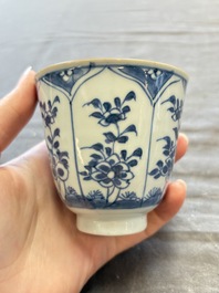A large collection of 25 sets of Chinese blue, white and Imari-style cups and saucers, Kangxi/Qianlong