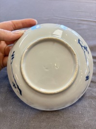 A large collection of 33 Chinese blue, white and Imari-style cups and 43 saucers, 17/19th C.