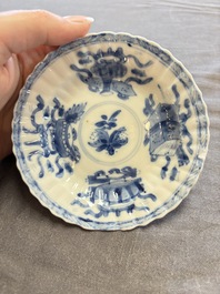 A large collection of 33 Chinese blue, white and Imari-style cups and 43 saucers, 17/19th C.