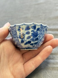 A large collection of 25 sets of Chinese blue, white and Imari-style cups and saucers, Kangxi/Qianlong