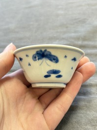 A large collection of 25 sets of Chinese blue, white and Imari-style cups and saucers, Kangxi/Qianlong