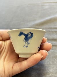 A large collection of 33 Chinese blue, white and Imari-style cups and 43 saucers, 17/19th C.
