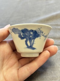 A large collection of 33 Chinese blue, white and Imari-style cups and 43 saucers, 17/19th C.