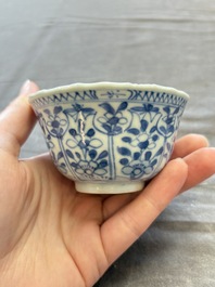 A large collection of 25 sets of Chinese blue, white and Imari-style cups and saucers, Kangxi/Qianlong